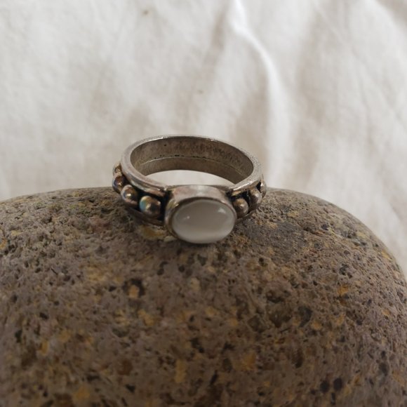 Clouded White Glass Cabochon Ring Size 7.5 Hippy Southwestern Silver Toned - Picture 11 of 12